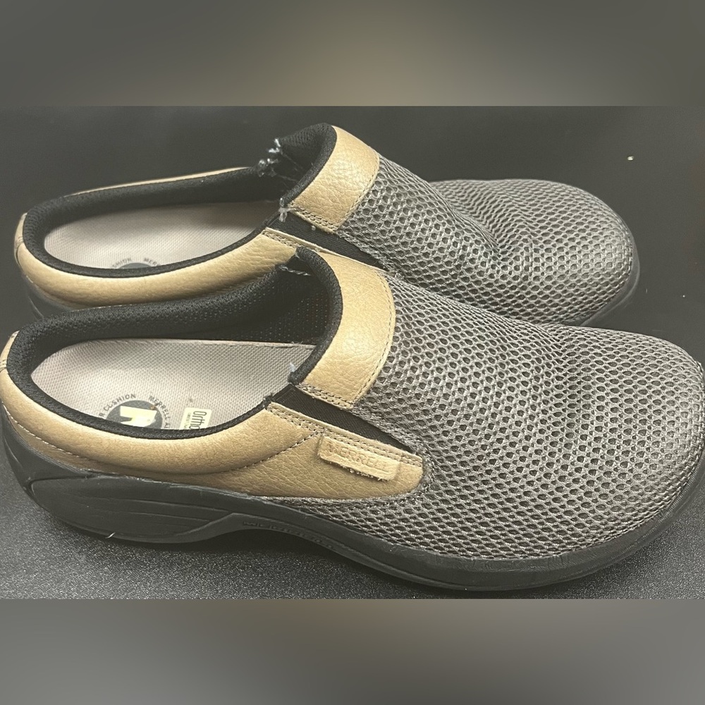 Merrell Men's Encore Breeze 2 Black and Tan Mesh clogs